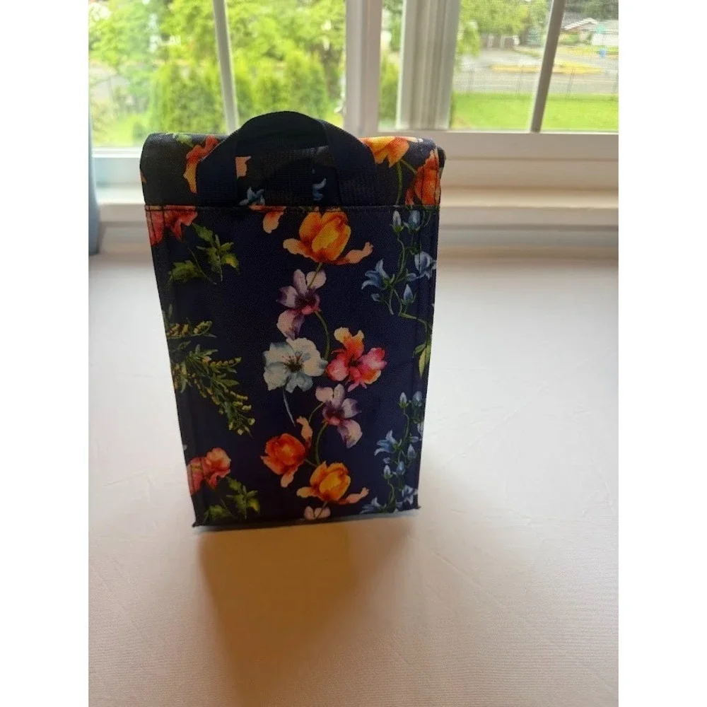 Perfect Preppy Navy and Floral  Lunch Sack by Jansport - Great Condition